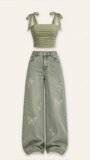 Set Crop Top Ruched dan Celana Jeans Wide Leg Motif Bunga