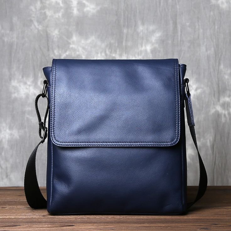 Nama Produk  Tas Selempang Pria Navy dengan Flap Minimalis
