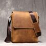 Nama Produk  Tas Selempang Pria Kulit Tan dengan Flap Minimalis