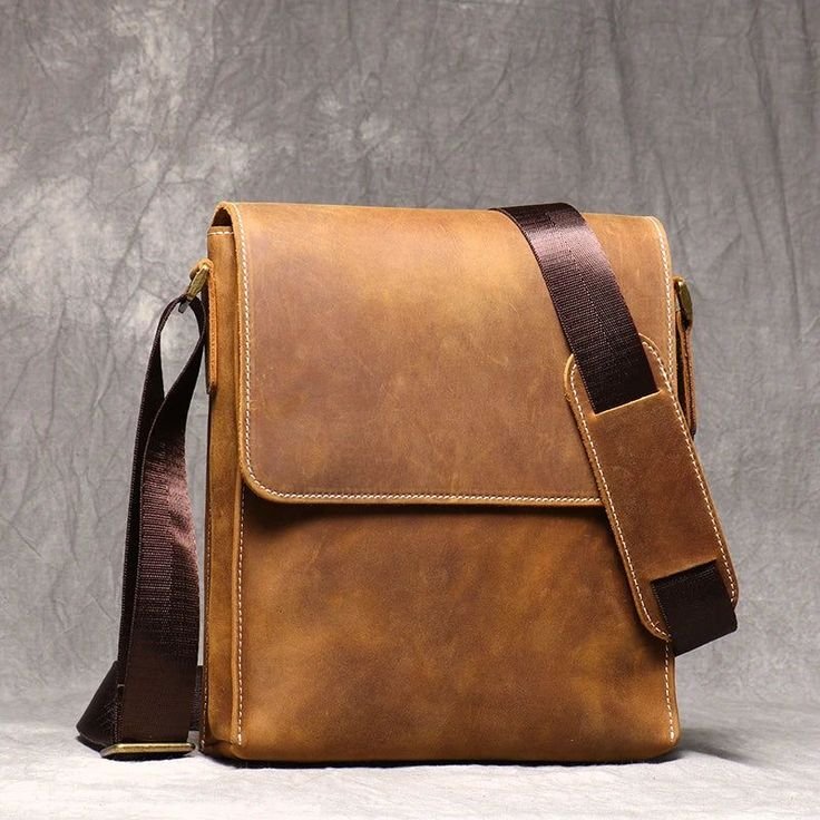 Nama Produk  Tas Selempang Pria Kulit Tan dengan Flap Minimalis