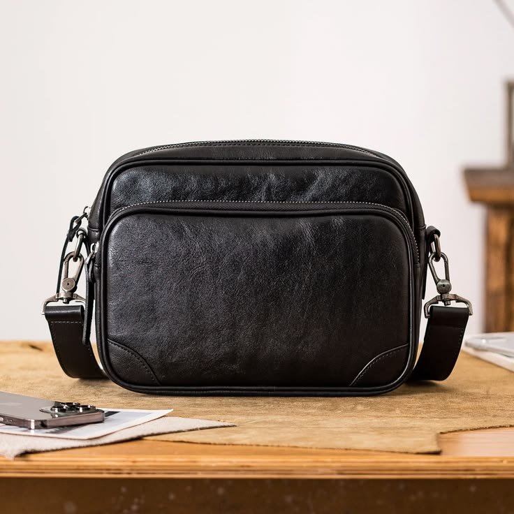 Nama Produk  Tas Selempang Pria Kulit Hitam Multifungsi